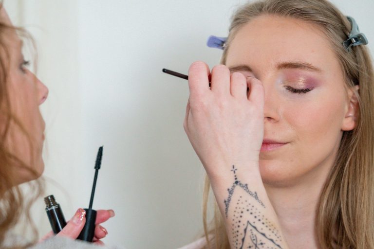 Braut Make-up Getting Ready